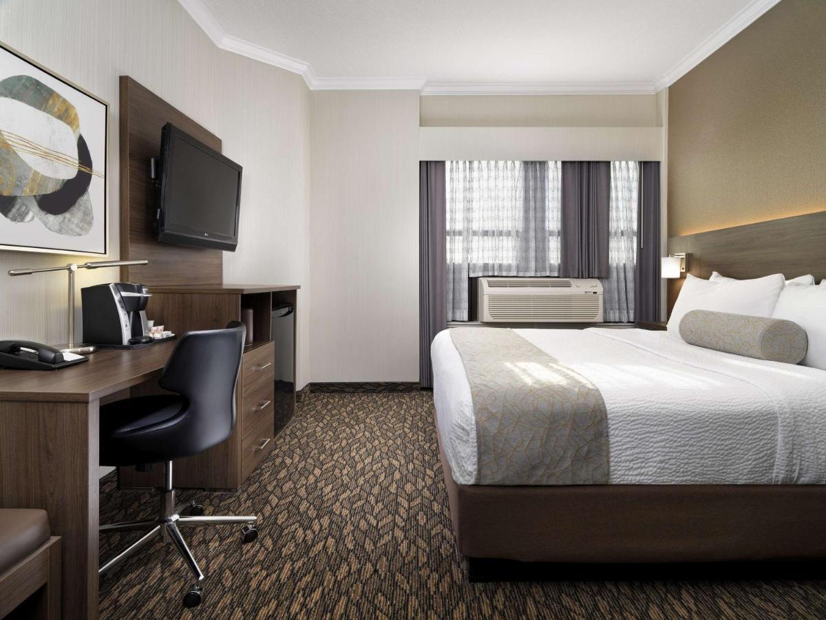 Best Western Plus Carlton Plaza Hotel Виктория Екстериор снимка