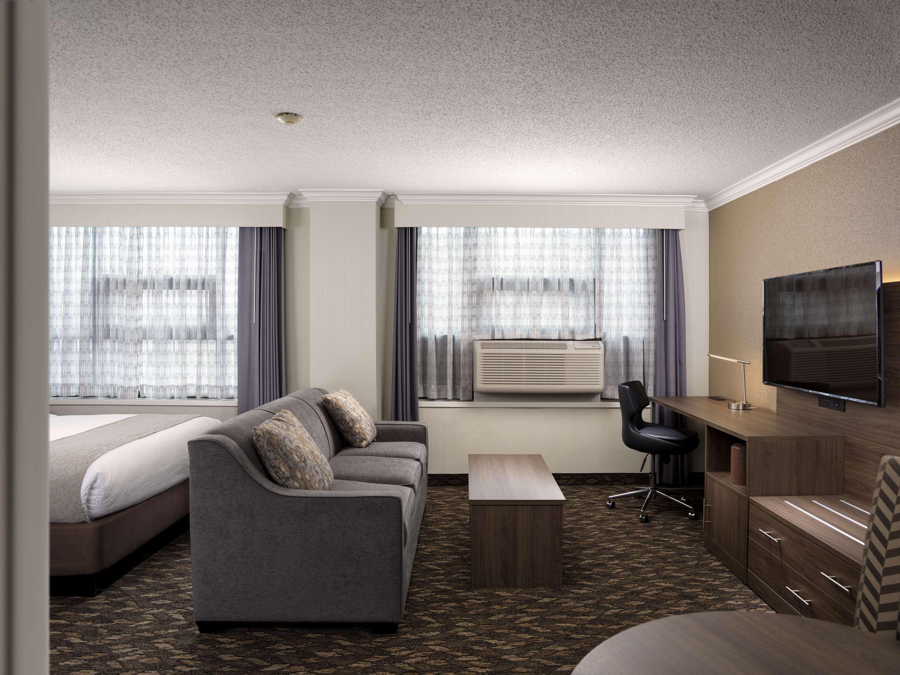 Best Western Plus Carlton Plaza Hotel Виктория Екстериор снимка