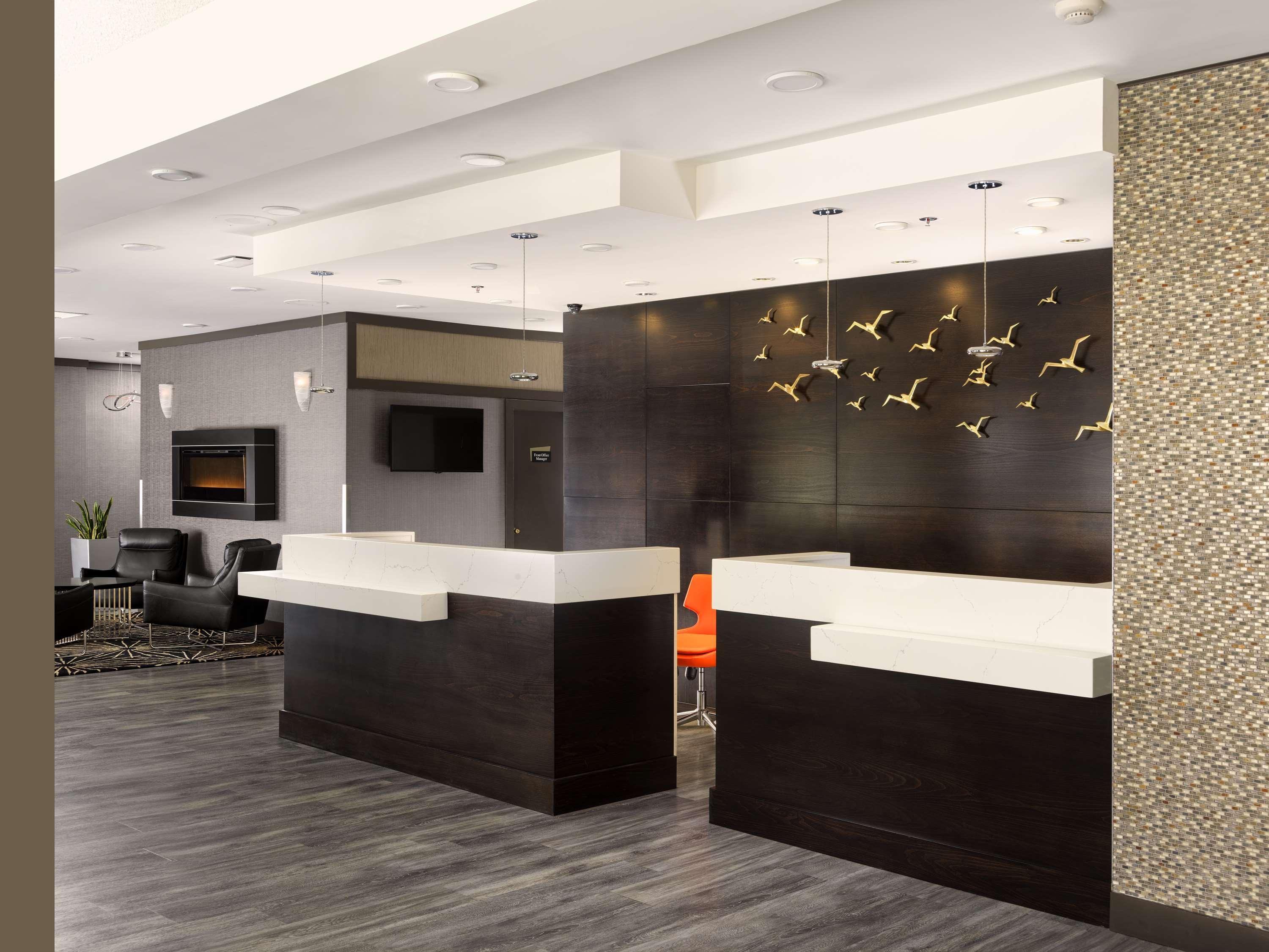 Best Western Plus Carlton Plaza Hotel Виктория Екстериор снимка
