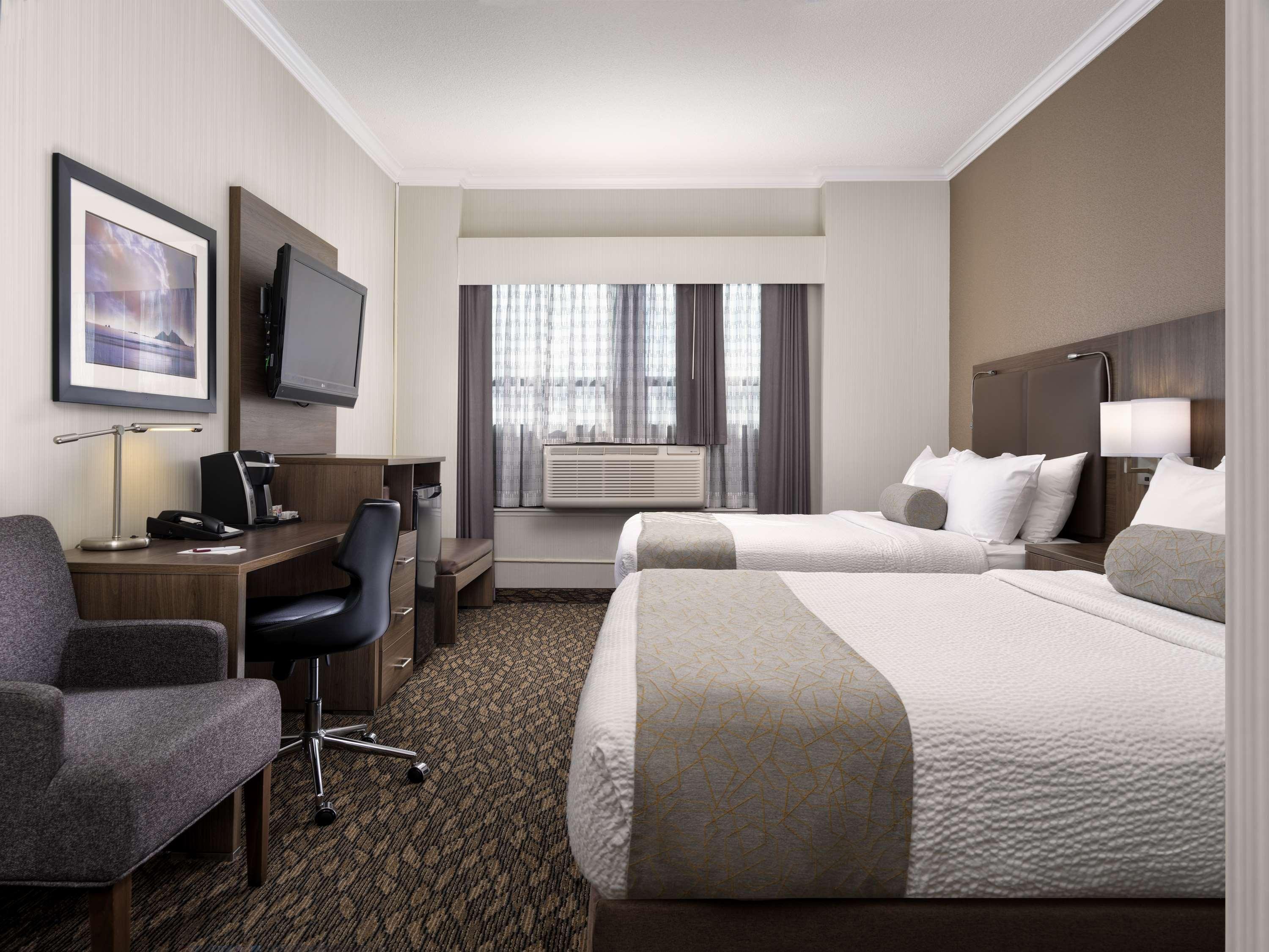 Best Western Plus Carlton Plaza Hotel Виктория Екстериор снимка