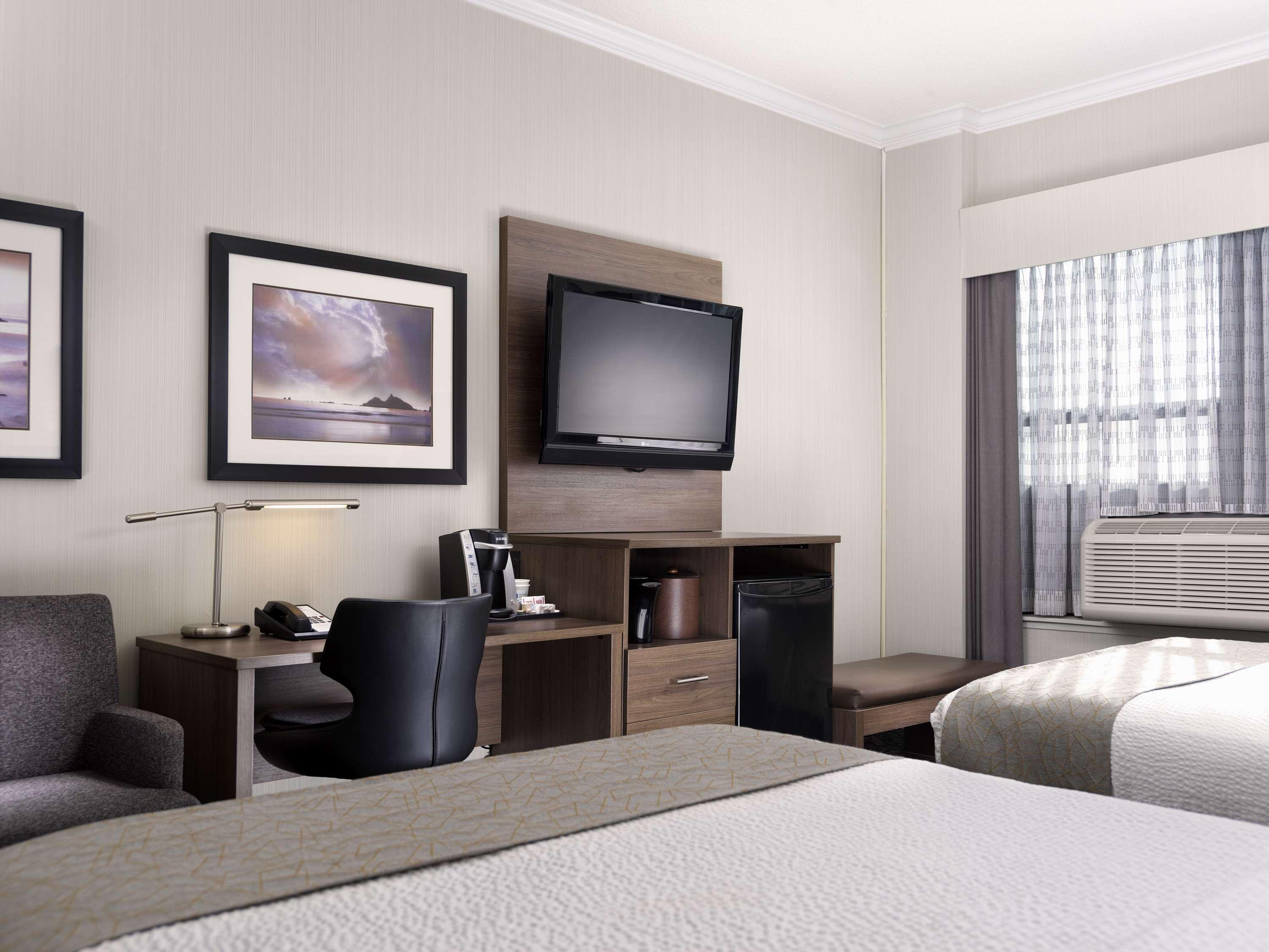 Best Western Plus Carlton Plaza Hotel Виктория Екстериор снимка
