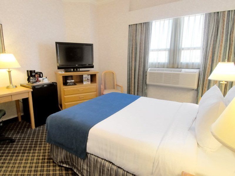 Best Western Plus Carlton Plaza Hotel Виктория Екстериор снимка