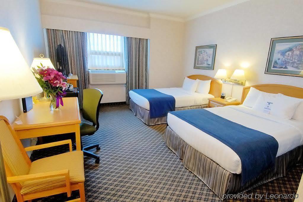 Best Western Plus Carlton Plaza Hotel Виктория Екстериор снимка