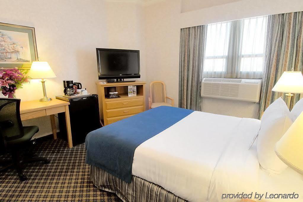 Best Western Plus Carlton Plaza Hotel Виктория Екстериор снимка