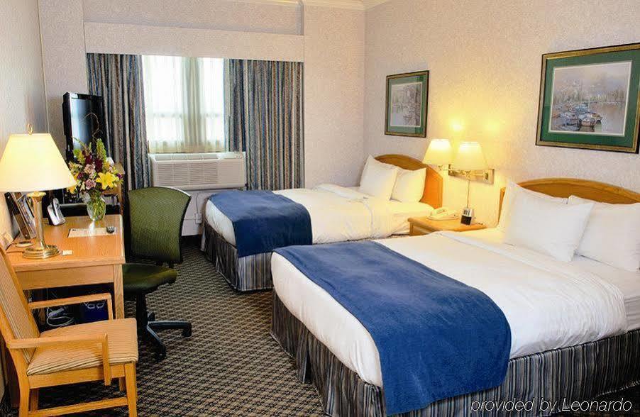 Best Western Plus Carlton Plaza Hotel Виктория Екстериор снимка