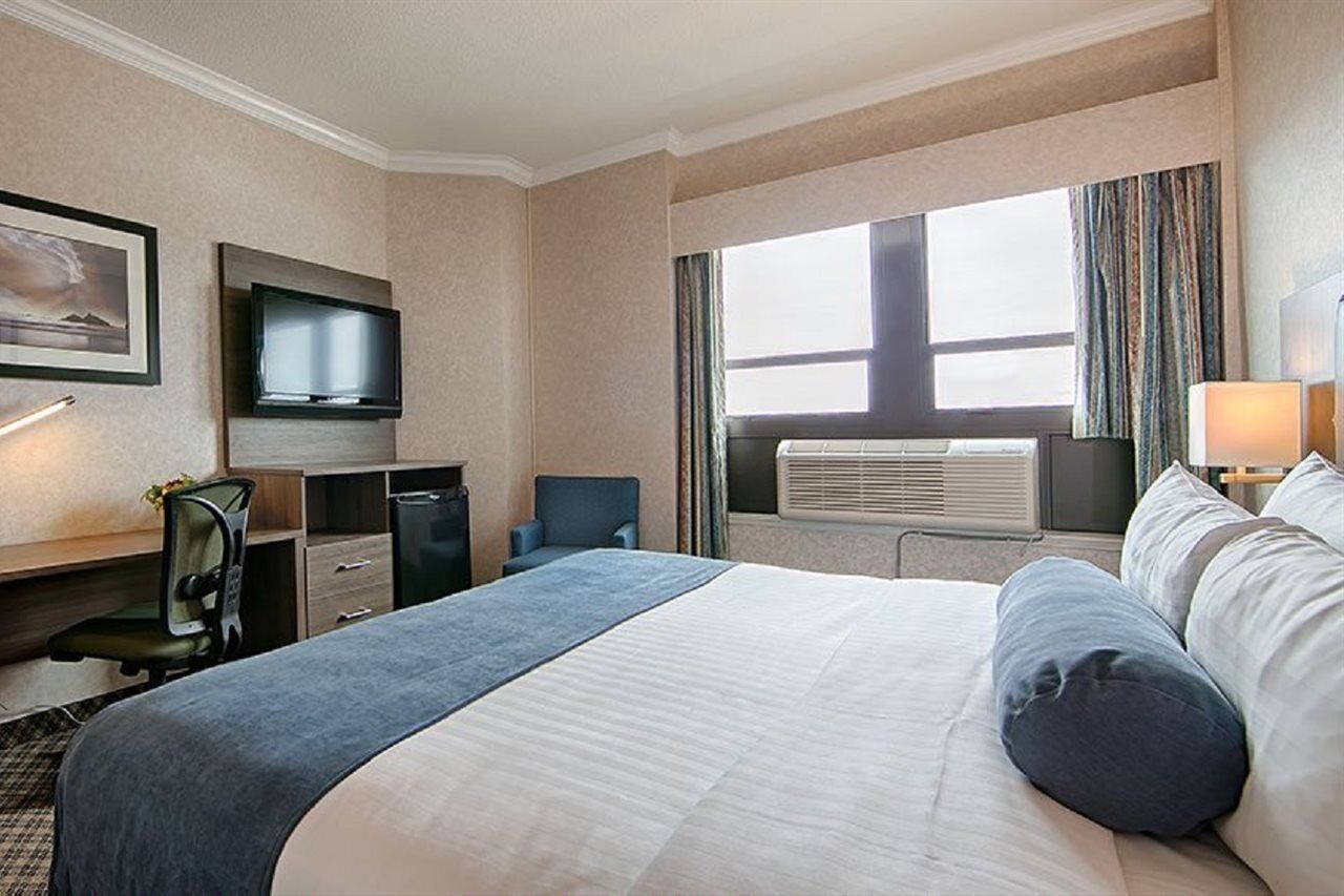 Best Western Plus Carlton Plaza Hotel Виктория Екстериор снимка