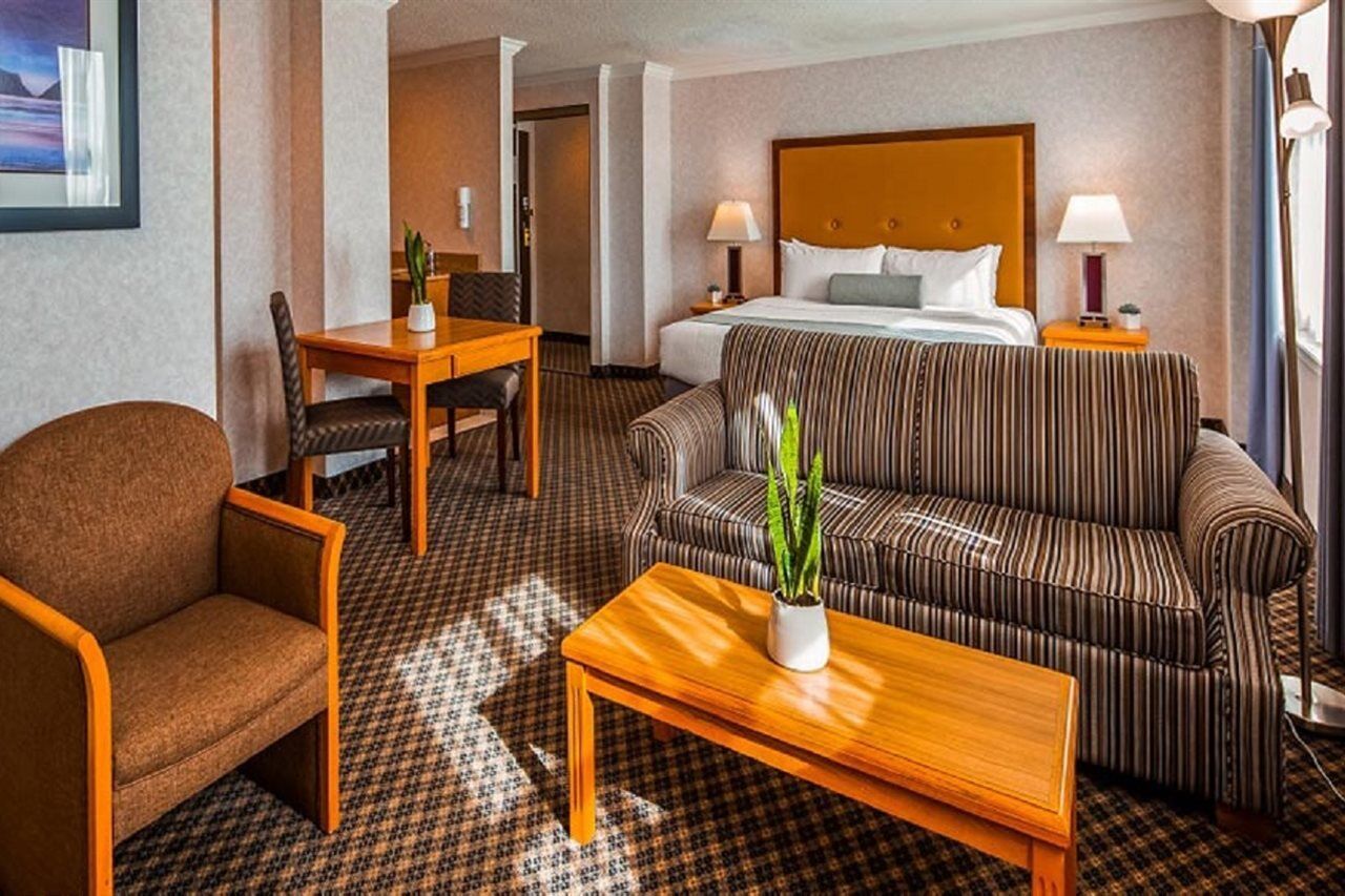 Best Western Plus Carlton Plaza Hotel Виктория Екстериор снимка